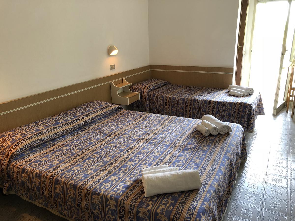 Hotel Alexander San Mauro Mare Buitenkant foto