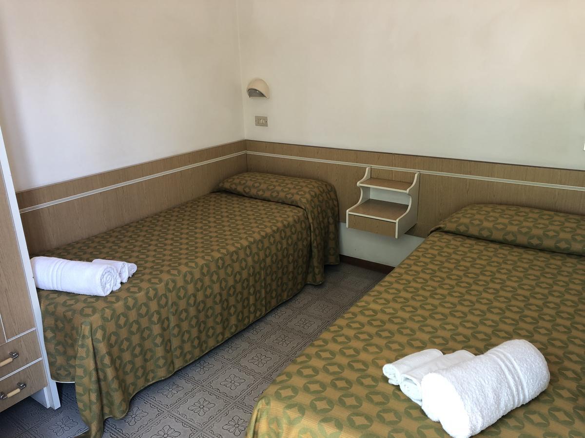 Hotel Alexander San Mauro Mare Buitenkant foto