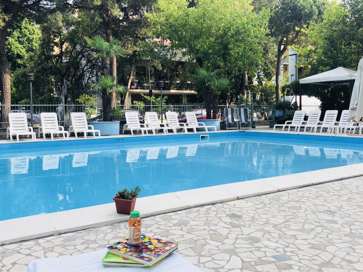 Hotel Alexander San Mauro Mare Buitenkant foto